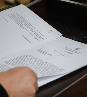 Черкаські ОСББ зможуть отримати відшкодування за пошкоджені вікна після обстрілу