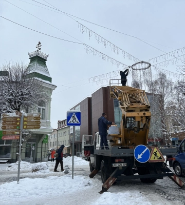 Засніжена вулиця Лесі Українки у Луцьку. ФОТОРЕПОРТАЖ