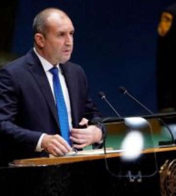 Президент Болгарії знову виступив проти передачі зброї Україні