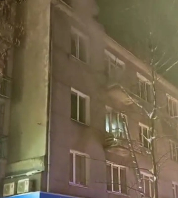 У центрі Луцька - пожежа: працюють рятувальники та медики