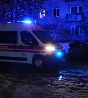 У Рівному через ДТП на слизькій дорозі постраждали троє людей (ВІДЕО)