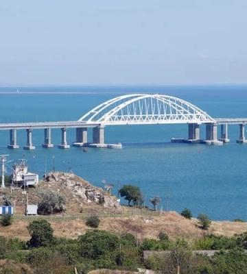 Невідомі добрі безпілотники масовано атакували окупований Крим