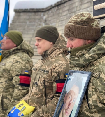 Майже півтора року рідні надіялись, що живий: на Волині попрощались з Героєм Андрієм Чумаком