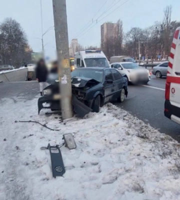 У Києві сталася ДТП на Берестейському проспекті: рух транспорту в напрямку центра ускладнений