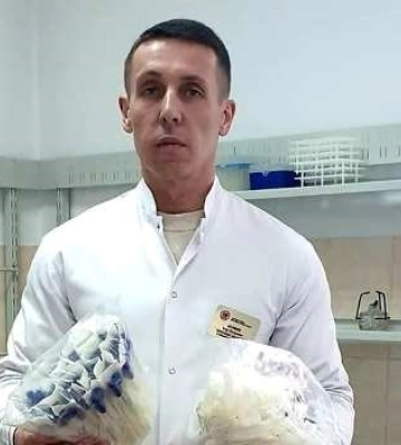 Відомому львівському лікарю винесли вирок за дачу 15 тис. доларів хабара для виїзду за кордон