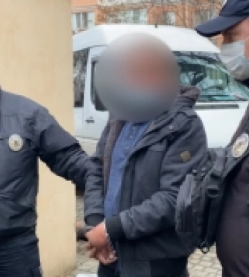 Вдарив ножем у шию: в Одесі чоловік вбив знайомого, який його приютив