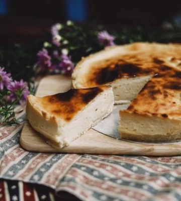Можно готовить хоть каждый день: рецепт классической творожной запеканки с изюмом