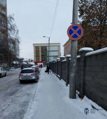 Муніципали у Рівному взялися за авто біля ринків