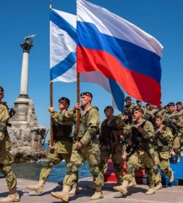 В России пожаловались на массовую атаку дронов, в Крыму раздались десятки взрывов, фото