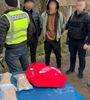 Жителя Виноградова затримали з кілограмом марихуани