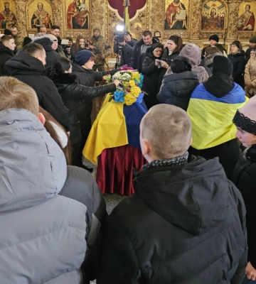 Полтавці провели в останню путь 28-річного снайпера, який до війни працював автомеханіком