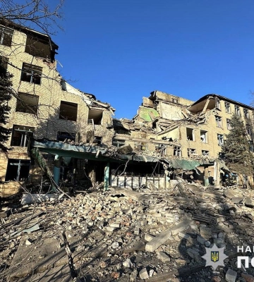 Рашисти вдарили ракетами по Селидовому на Донеччині, пошкоджено багатоповерхівки та адмінбудівлі. ФОТО
