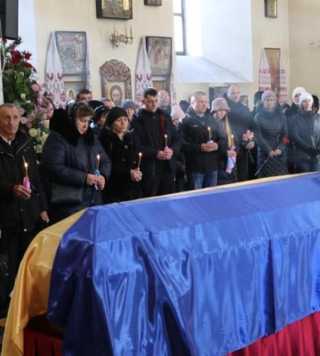 У Полтаві попрощалися з військовим, який загинув внаслідок російського обстрілу на Херсонщині