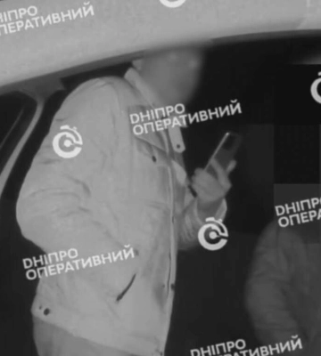 У Дніпропетровській області нетверезий експрокурор накинувся на поліцейських під час комендантської години: відео