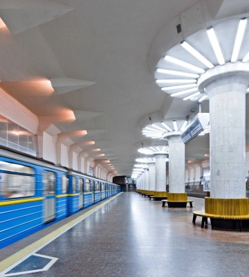 У Харкові завтра вранці закриють дві станції метро, пустять автобус