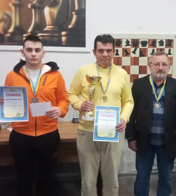 Стали відомі імена переможця та призерів чемпіонату Мукачева з шахів