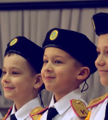 У черкаській гімназії першачків посвятили у кадети