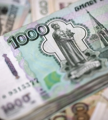 Російський рубль падає слідом за нафтою