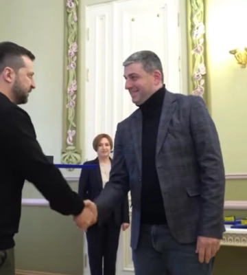 Президент вручив полтавському волонтеру Давиду Джалагонії відзнаку «Золоте серце»