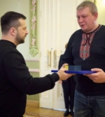 Президент України нагородив відзнакою херсонських волонтерів