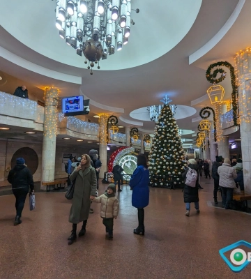 Урочистостей не буде: головну ялинку Харкова в метро запалили без помпи