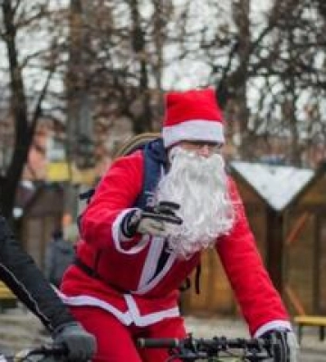 Всі 67 вихованців Будинку дитини у Кременчуці, до Дня Святого Миколая, отримали солодкі презенти, фрукти та розмальовки