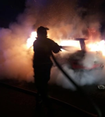Хустські рятувальники ліквідували загорання автомобіля
