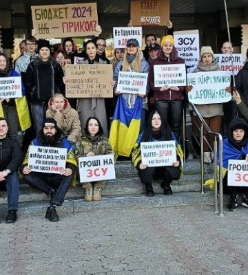 В Дніпрі на сесію міськради не пустили ініціативну групу: що вони прийшли вимагати