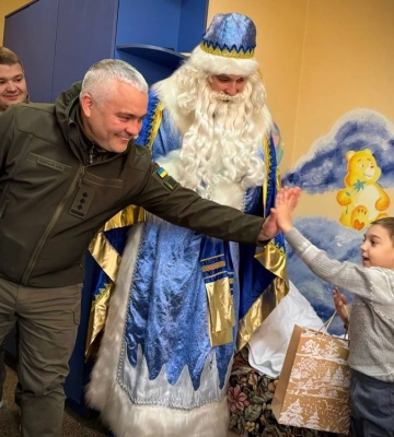 Святий Миколай на Одещині: маленьких пацієнтів та вихованців дитбудинку привітали зі святом
