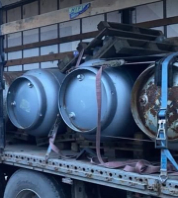 На Київщині викрили псевдо благодійників, які під виглядом гуманітарної допомоги завезли фреон в Україну