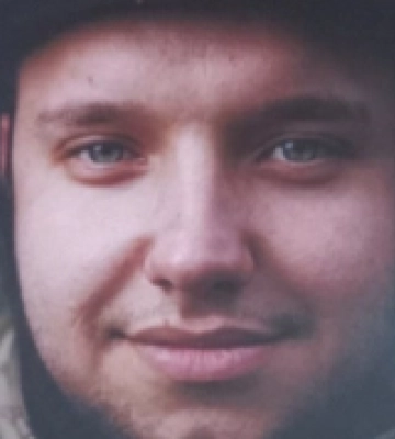 «Довжиною у війну»: у Херсоні відкрили фотовиставку до Дня ЗСУ