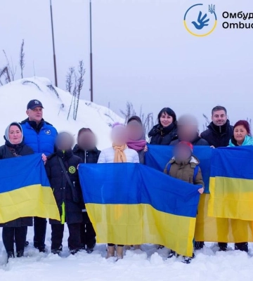 Восемь украинских детей, которых похитили россияне, вернулись домой на день Святого Николая