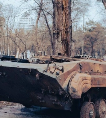 У Дніпрі до Дня ЗСУ встановили новий експонат – підбитий російський БМП-2