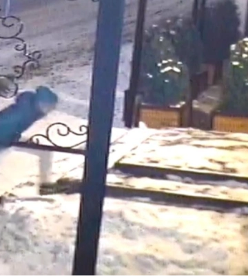 На Волині молодик розтрощив вітрину: його розшукують. Відео