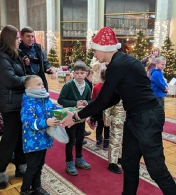 Для дітей військових у Луцьку влаштували казкове свято 