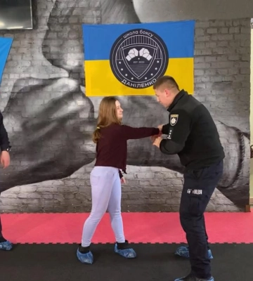 "16 днів проти насильства": У Рівному дівчат навчали самозахисту (ВІДЕО)