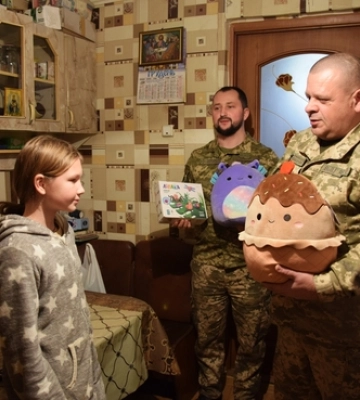 Волинські прикордонники привітали з Днем Миколая дітей загиблих побратимів 