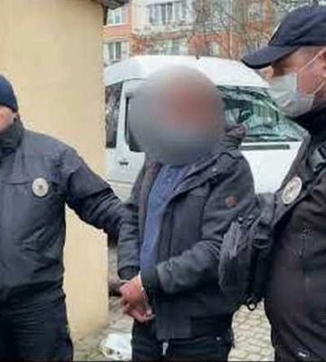 Вбив товариша та ховався по підвалах: в Одесі затримали зловмисника (ВІДЕО)