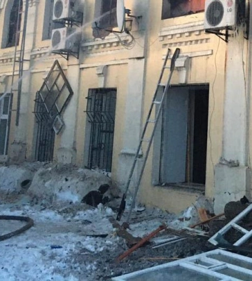 На Сумщині рятувальники під час гасіння пожежі двічі потрапили під обстріл