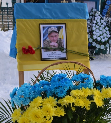 У Глухові попрощалися із військовим Андрієм Волком, який загинув під Вугледаром У Глухові попрощалися із військовим Андрієм Волком, який загинув під Вугледаром