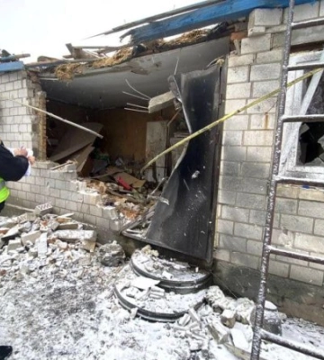Пошкоджені будинки та газова труба: у МВС показали наслідки російської ракетної атаки на Київщину. Фото