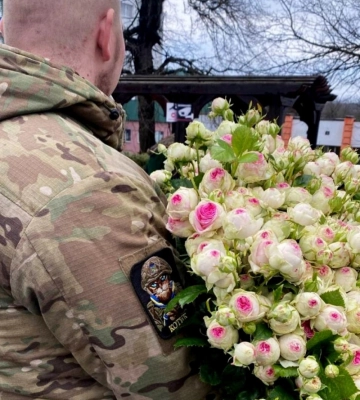 Перебуває на лікуванні після поранення: військовий з Волині освідчився коханій. Фото