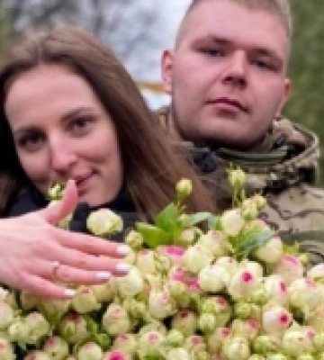 Сказала «Так!»: захисник з Рожища освідчився коханій. ФОТО
