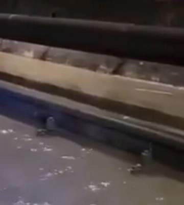 У Києві затоплює тунель метро (відео)