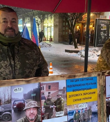 Волонтерство на колесах: у центрі Івано-Франківська виставили трофейну зброю та збирали гроші на ЗСУ