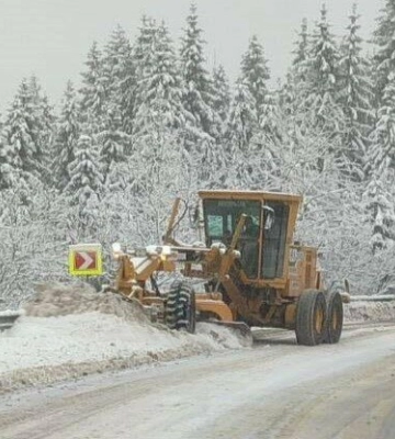 У Львівській ОВА пояснили, чому погано прибирають сніг на дорогах