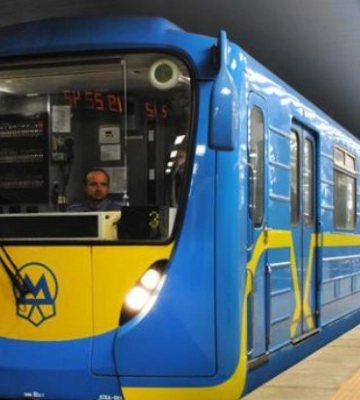 В Киеве надолго ограничат движение по синей ветке метро: названа причина