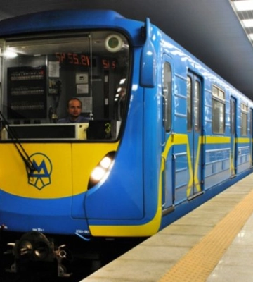 Масштабна НП у метро Києва: підземку затоплює, станції закривають через аварійний стан — буде колапс