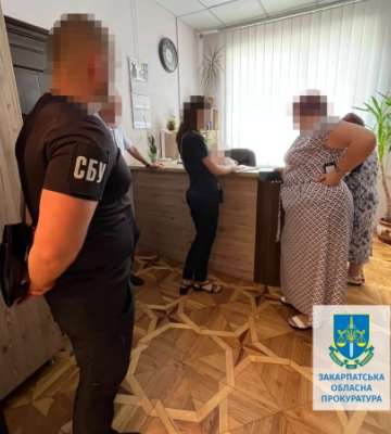 Незаконно нарахували та виплатили премій на понад 900 тис. грн – на Закарпатті судитимуть працівників Служби автомобільних доріг