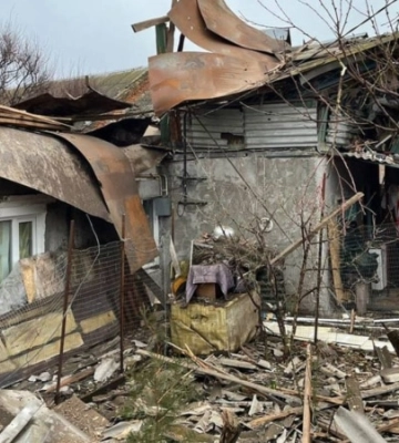 У Нікополі врятували жінку з-під завалів будинку, в який влучив російський снаряд. Фото